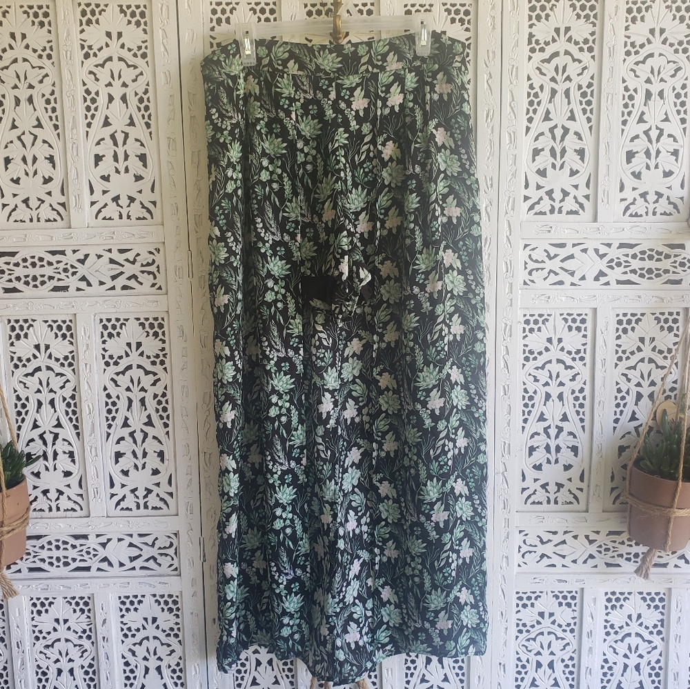 NWOT Kaari Blue Fly away-shorts
